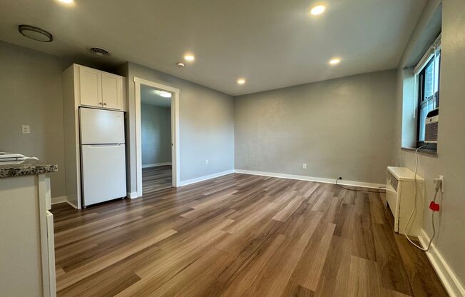 1 bed, 1 bath, 450 sqft, $1,549, Unit 5326 Fifth Ave. #12