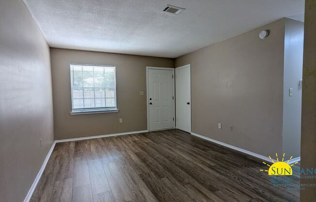 2 beds, 1 bath, $1,300