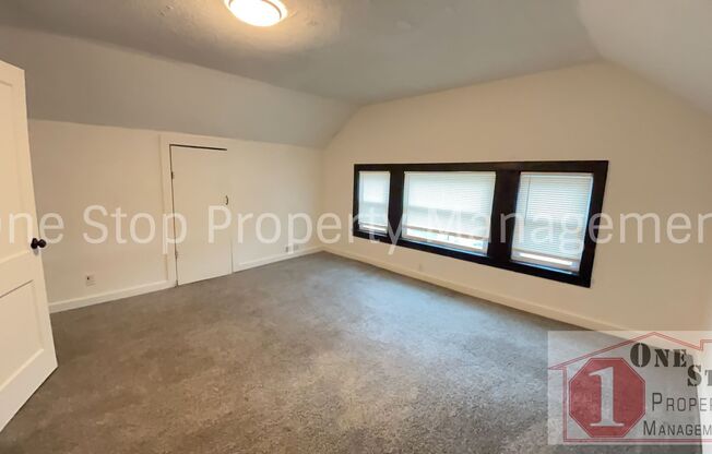 Charming 4-bedroom, 2-bathroom House in Kansas City!!