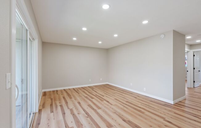 2 beds, 1 bath, 864 sqft, $1,395, Unit #20