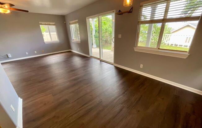 4 bedroom, 2.5 bath, Mountain and Ocean Balcony Views, Solar Panels