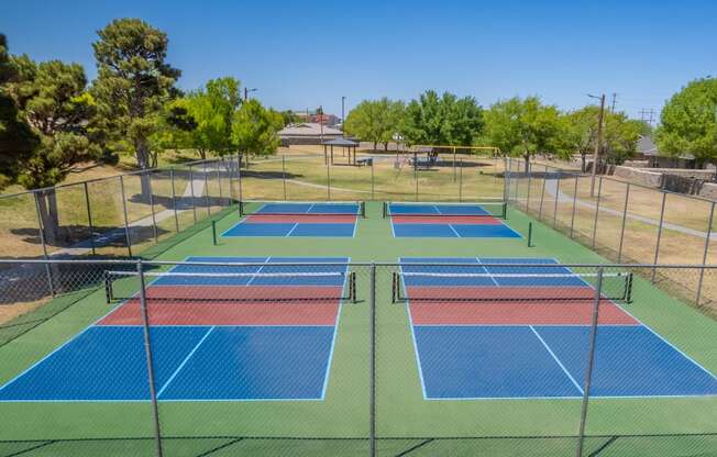 tennis courts at the springs at landings apartments