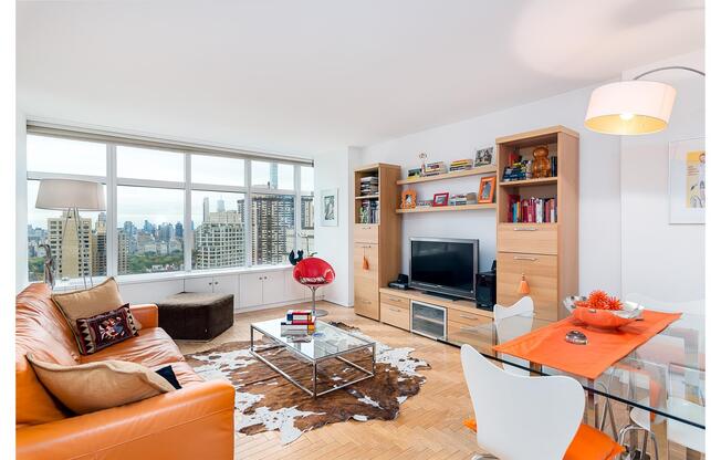 1 bed, 1.5 baths, $5,650, Unit 36E