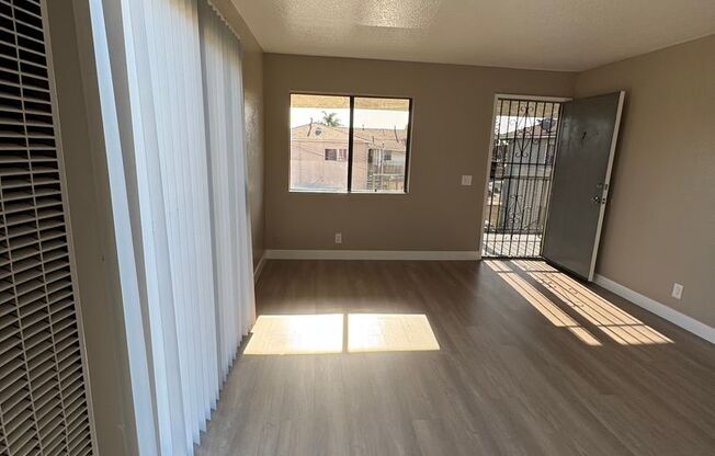 Spacious 1 Bedroom in Inglewood !!! - $1,750 with Parking !!!!