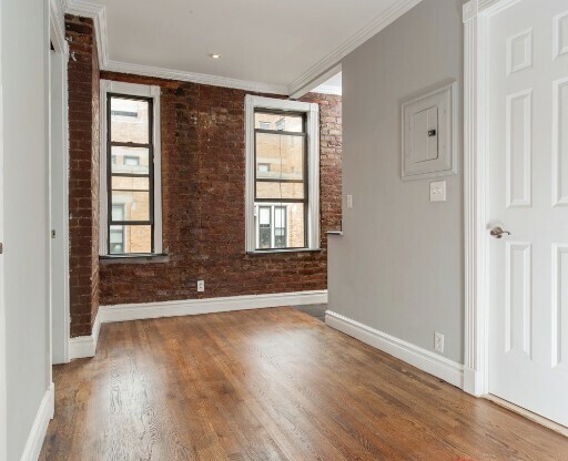 2 beds, 1 bath, $5,495, Unit 5B