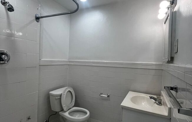 Studio, 1 bath, 294 sqft, $1,200, Unit New King Edward  410