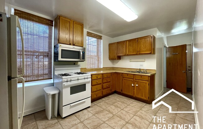 3531 West Dickens Ave.
