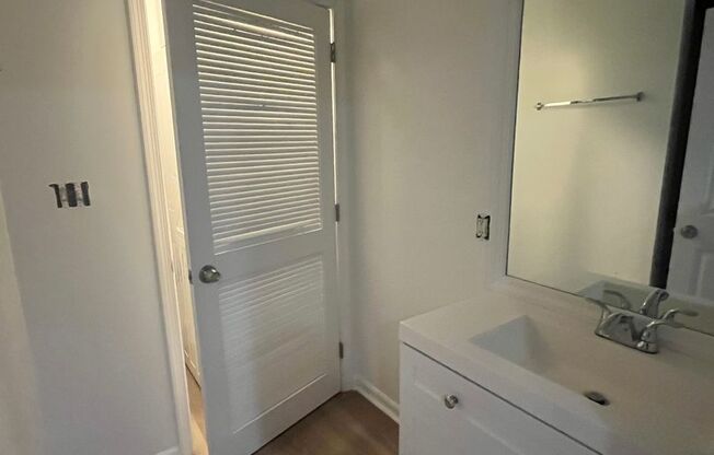 2 beds, 1 bath, 700 sqft, $2,525, Unit 13