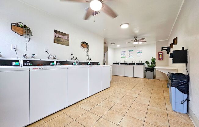 3 beds, 2 baths, $3,025, Unit 59
