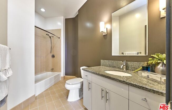 2 beds, 2 baths, 1,010 sqft, $3,050, Unit 404