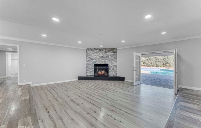 8558 PASO ROBLES AVE