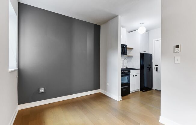 Studio, 1 bath, 225 sqft, $1,360, Unit 204