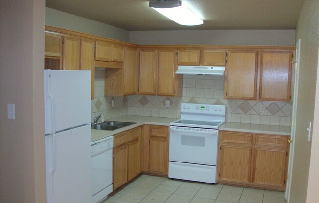 Charming Duplex with Great Features & Location! Viewable 7/25