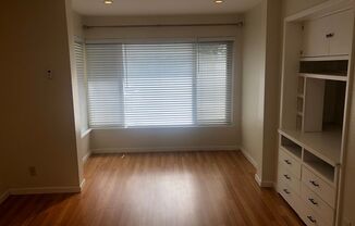 Updated 2 Bedroom/1 Bath in the Haight**Laundry**Stainless**Hardwood**Open Sat/Sun**