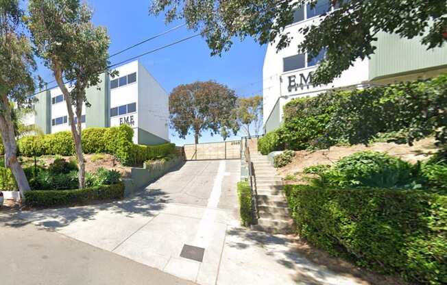 2965 Waverly Drive  Los Angeles, CA 90039