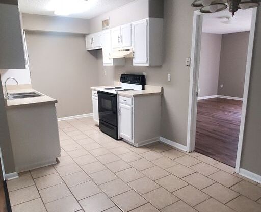 1 bed, 1 bath, 650 sqft, $725, Unit D