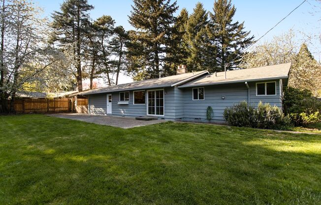 Available Beautiful Single-Level Home with Big Backyard in Tualatin! **HOLIDAY SPECIAL** 100% OFF December's rent