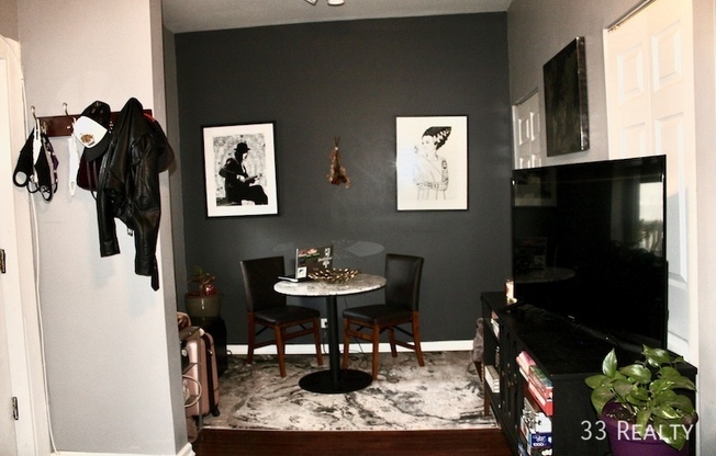 1402 N. Greenview