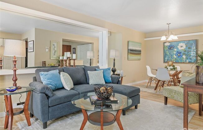 Updated 2 Bedroom Condo in Prime Redmond Location!