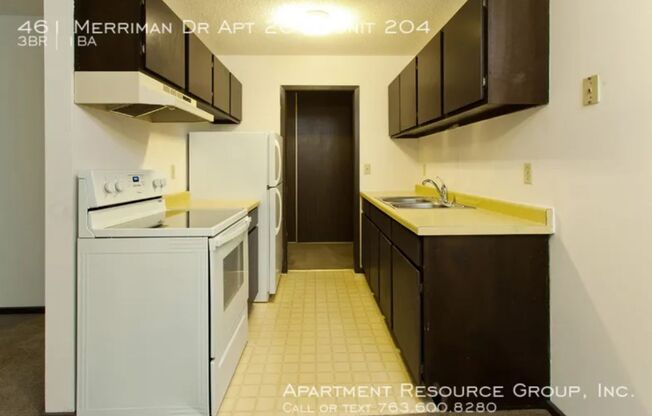 2 beds, 1 bath, 900 sqft, $995, Unit 106