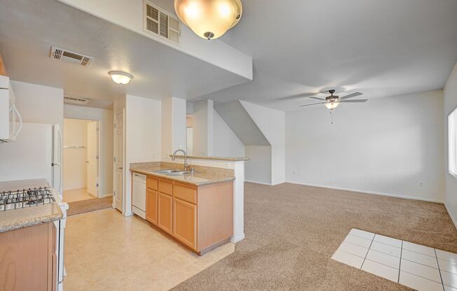 3 beds, 2 baths, $1,650, Unit # 136