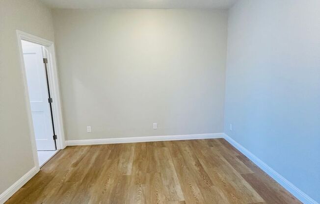 Charming 1 bedroom upstairs apartment with *3 MONTH MOVE IN SPECIAL*