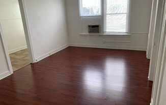 1920s Traditional Hollywood Walk-Up