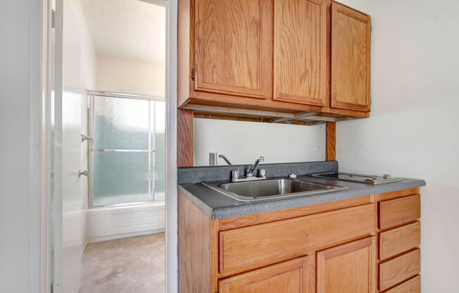 1010 Pico Blvd in Santa Monica. Walk to the beach and Main St!