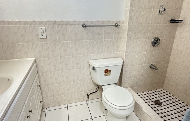 2 beds, 2 baths, 1,000 sqft, $2,200, Unit 3