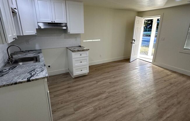 1 bed, 1 bath, 555 sqft, $895, Unit 1010-A