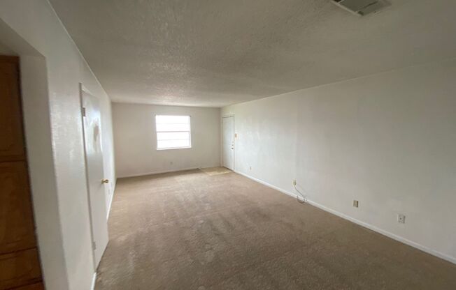 1005 East Side Dr
