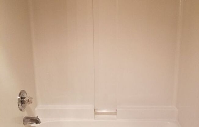 2 beds, 1 bath, 867 sqft, $1,395, Unit Bluff-22