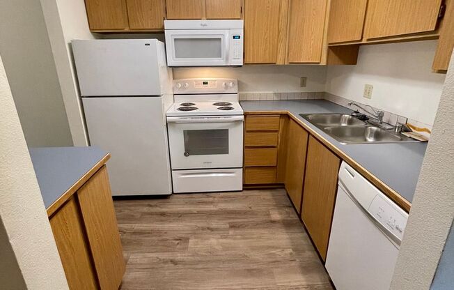 2 beds, 1.5 baths, 900 sqft, $1,600, Unit B301