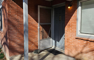 North Boise Duplex w/2 beds, 1bath, W/D, and Covered Parking