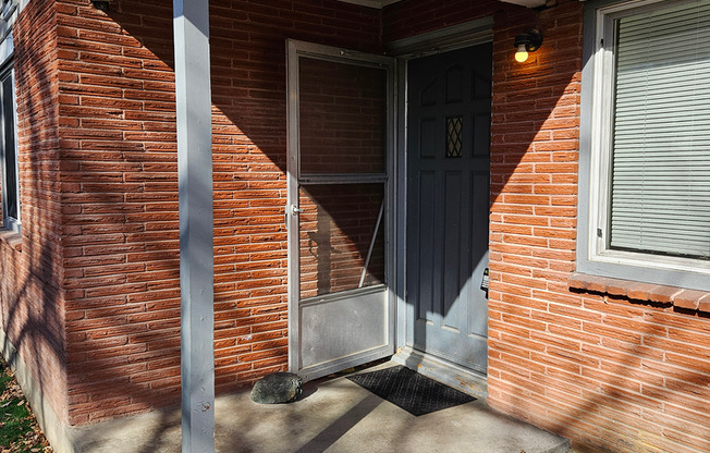 North Boise Duplex w/2 beds, 1bath, W/D, and Covered Parking