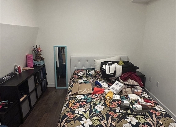 2 beds, 2.5 baths, 989 sqft, $3,400, Unit 6