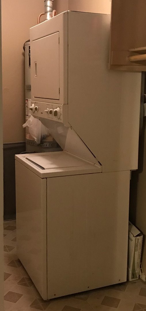 1 BEDROOM 1 BATHROOM APARTMENT AVAILABLE FOR RENT !!!