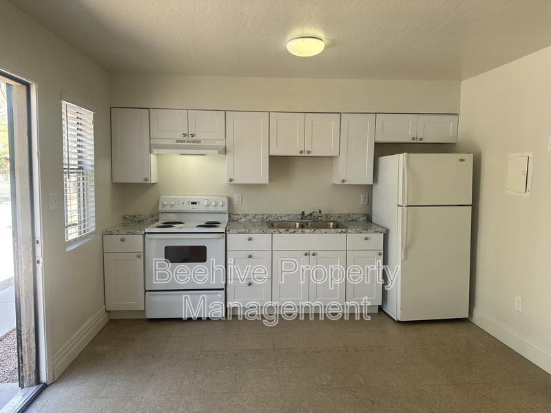 1102 E POLK ST