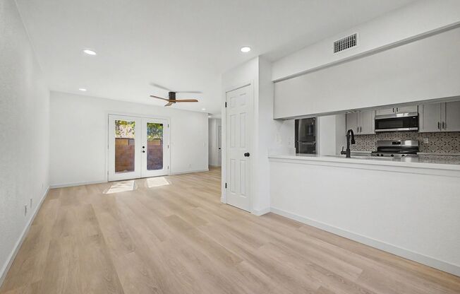 Remodeled 3BR End Unit Townhome in South Tempe | Private Yard + Covered Parking
