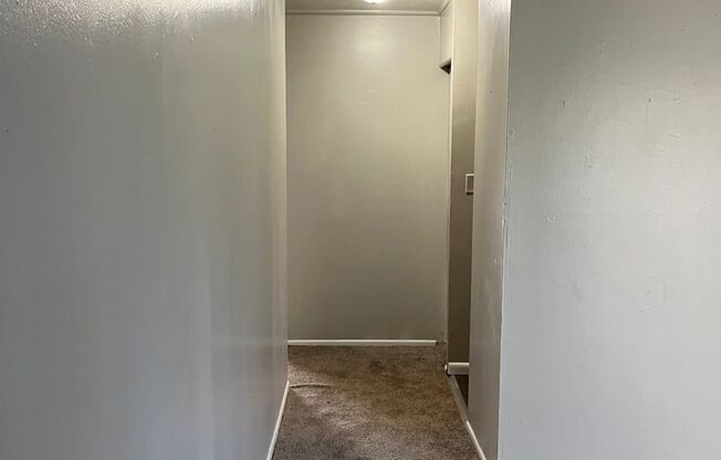 2 beds, 1 bath, $990, Unit 202