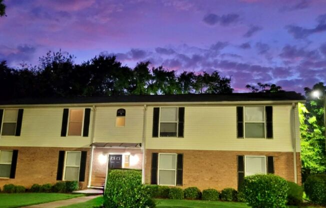 2 beds, 1 bath, 900 sqft, $1,150, Unit 06C
