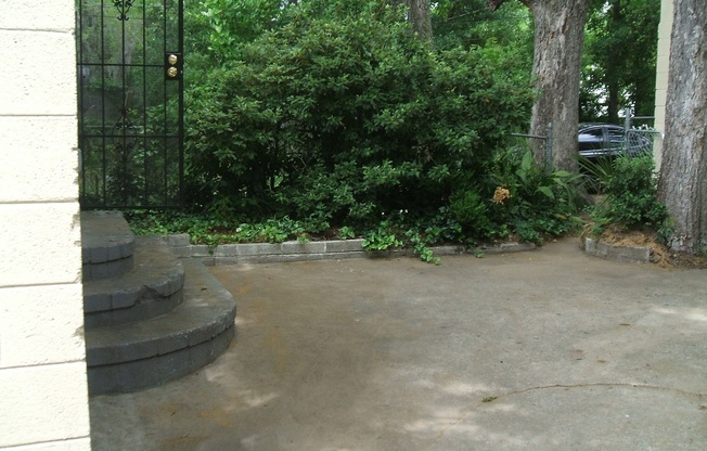 4 Bedroom house---walk to Forsyth in 15 minutes