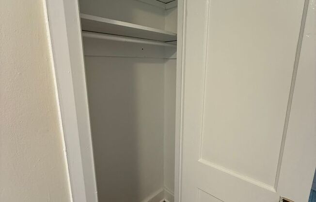 1 bed, 1 bath, 572 sqft, $1,510, Unit Old King Edward 21