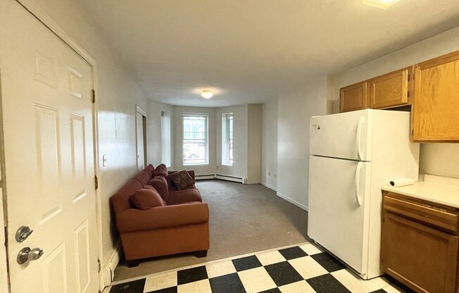 3 beds, 1 bath, $4,700, Unit 2