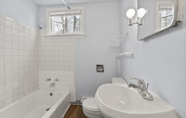 Studio, 1 bath, 420 sqft, $895, Unit 2