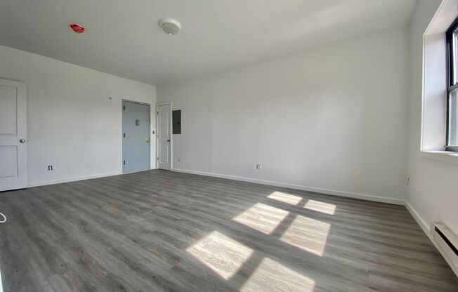 Studio, 1 bath, 450 sqft, $995, Unit 4E