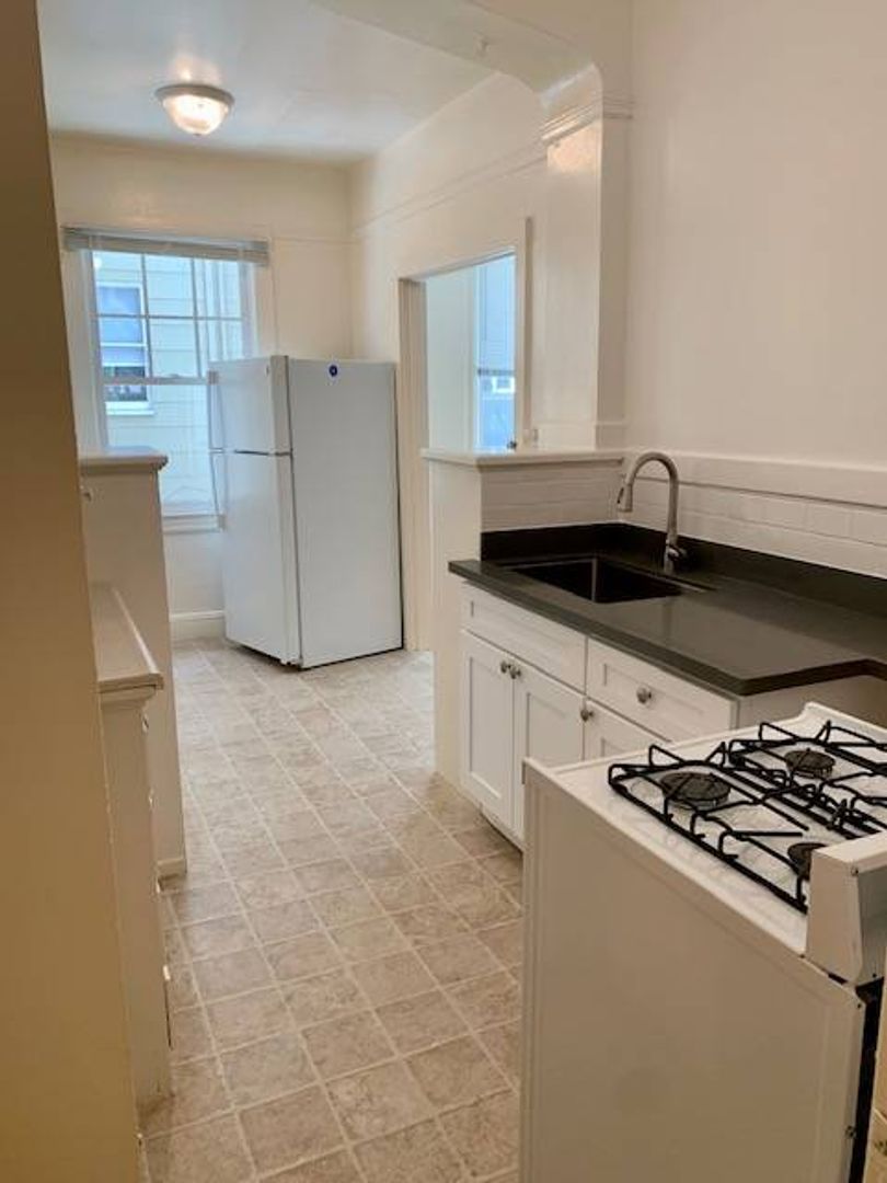 405 33rd Avenue (1027r)