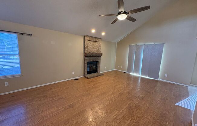 Beautiful Home Near Schriever SFB, Peterson SFB, & Fort Carson!!