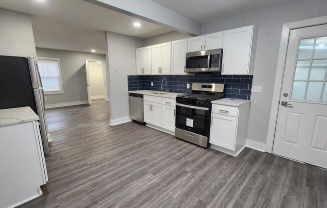 2 beds, 1 bath, 1,300 sqft, $2,395, Unit 225