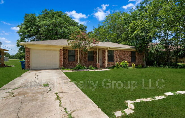 203 PECAN ST